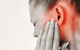 Сильно болит ухо: причины и методы лечения