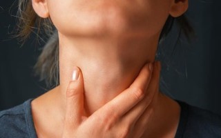 Боль в груди и ком в горле: причины и лечение