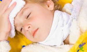 По каким причинам у ребёнка болит горло и температура 39?