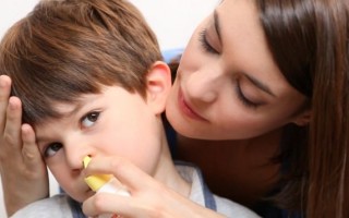 Как промыть нос ребенку