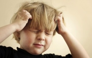Почему у ребенка сильно болит голова – что делать