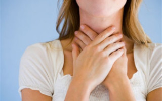 Почему першит в горле: причины и лечение