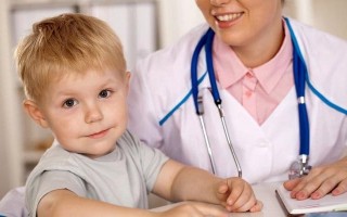 Влажный кашель у детей: лечение сиропом