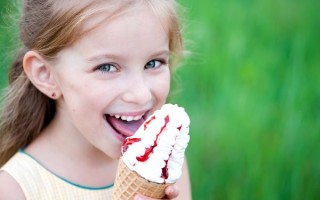 Можно ли есть мороженое при ангине и помогает ли оно лечению
