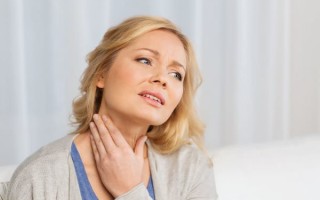 Почему при аллергии болит горло, чем это опасно и как лечится