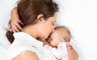 Безопасно лечим горло мамочке при грудном вскармливании
