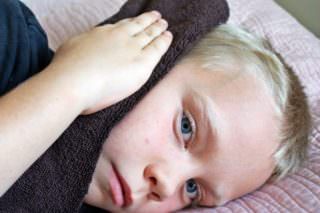 Что дать обезболивающее ребенку когда болит ухо thumbnail