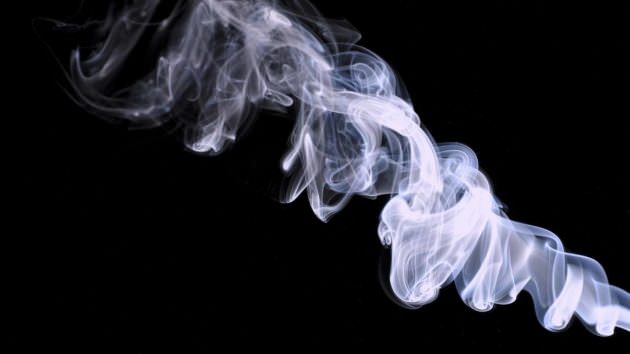 При поллинозе следует избегать сигаретного дыма и выхлопных газов