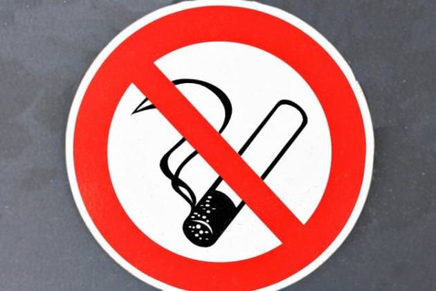 курить при ангине запрещено