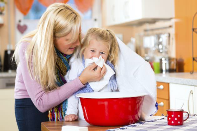 Паровые ингаляции с содой могут применяться у детей только под присмотром взрослых